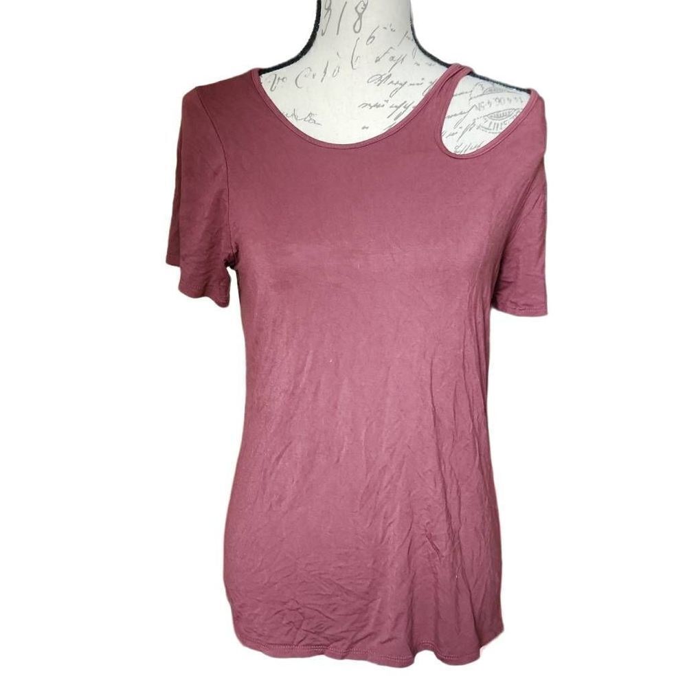 Willow Young Contemporary Ladies Burgundy Neck Cutout Short Sleeve Shirt - Size